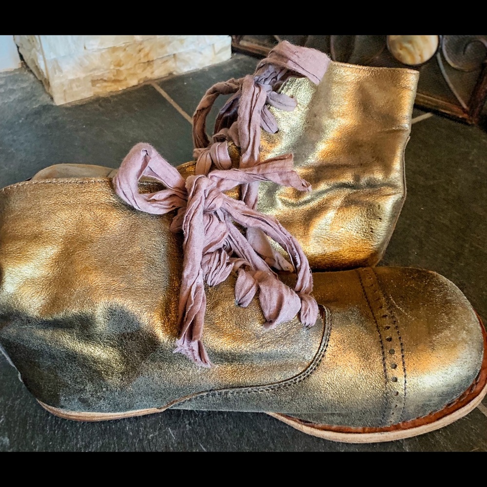 Rare Magnolia pearl gold boots
